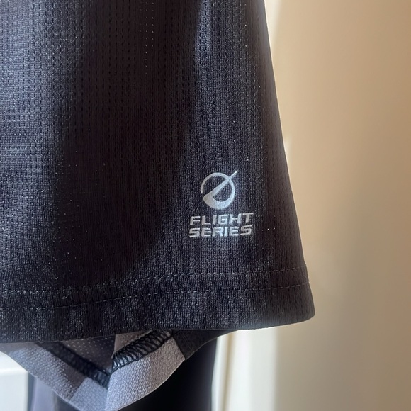 The North Face Black & Gray Short Sleeve Shirt - Picture 6 of 7